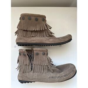 Minnetonka Women's Double Fringe Side Zip Boot, Grey, Size 6, NWOT